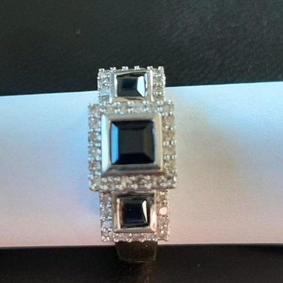 10kt Gold, Sapphire and Diamond Ring - Picture 2 of 7